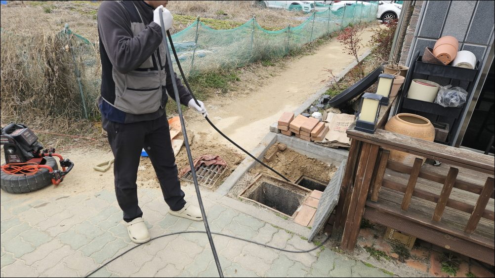 군산하수구막힘 배관 내부 확인부터 고압세척까지 진행한 현장 사진4